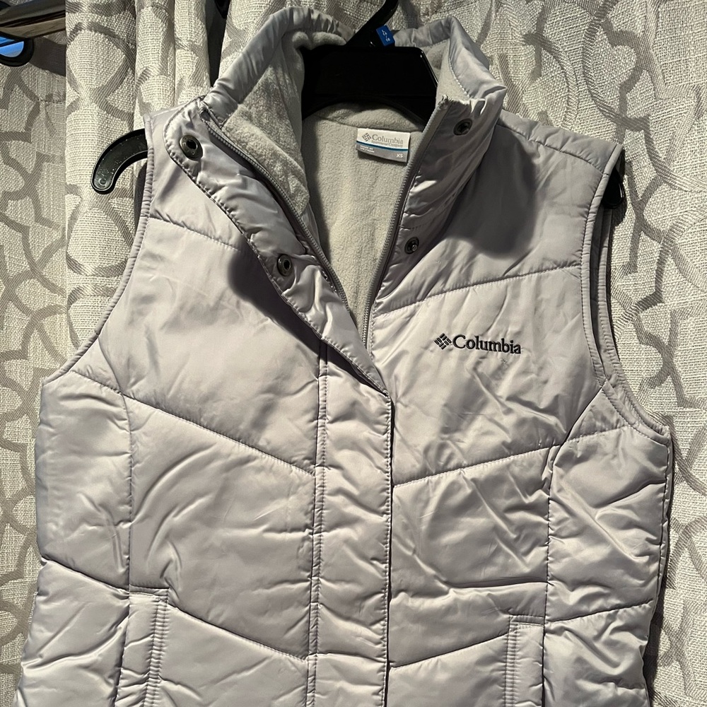 Columbia light gray vest XS-S
